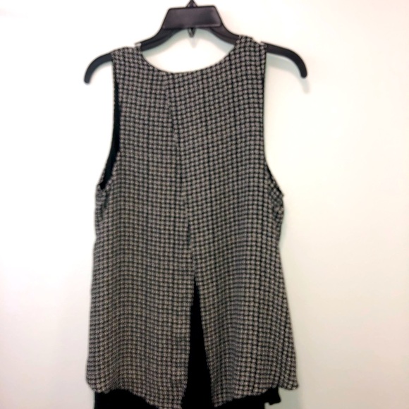 Loft sleeveless shirt, size M, V-neck, yellow/black print - Picture 2 of 2